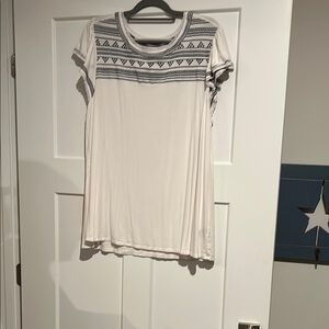 Torrid Cream and White Relaxed Short Sleeve Tee